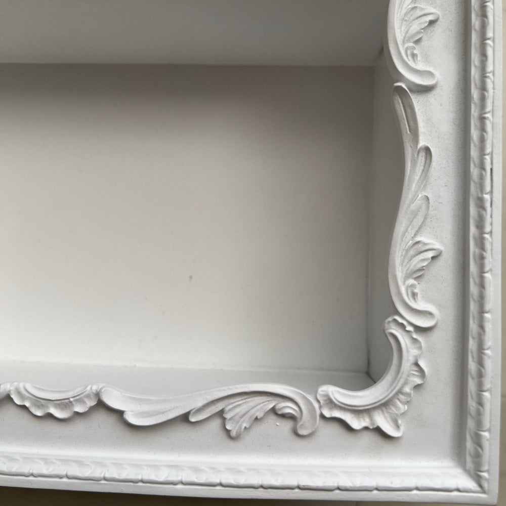 ウォールシェルフ 壁掛け飾り棚 壁掛け飾り棚 アンティークホワイト プリンセスインテリア アンティーク調 壁掛け棚 シャビシックインテリア 77161WS-WH