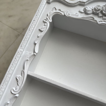 ウォールシェルフ 壁掛け飾り棚 壁掛け飾り棚 アンティークホワイト プリンセスインテリア アンティーク調 壁掛け棚 シャビシックインテリア 77161WS-WH