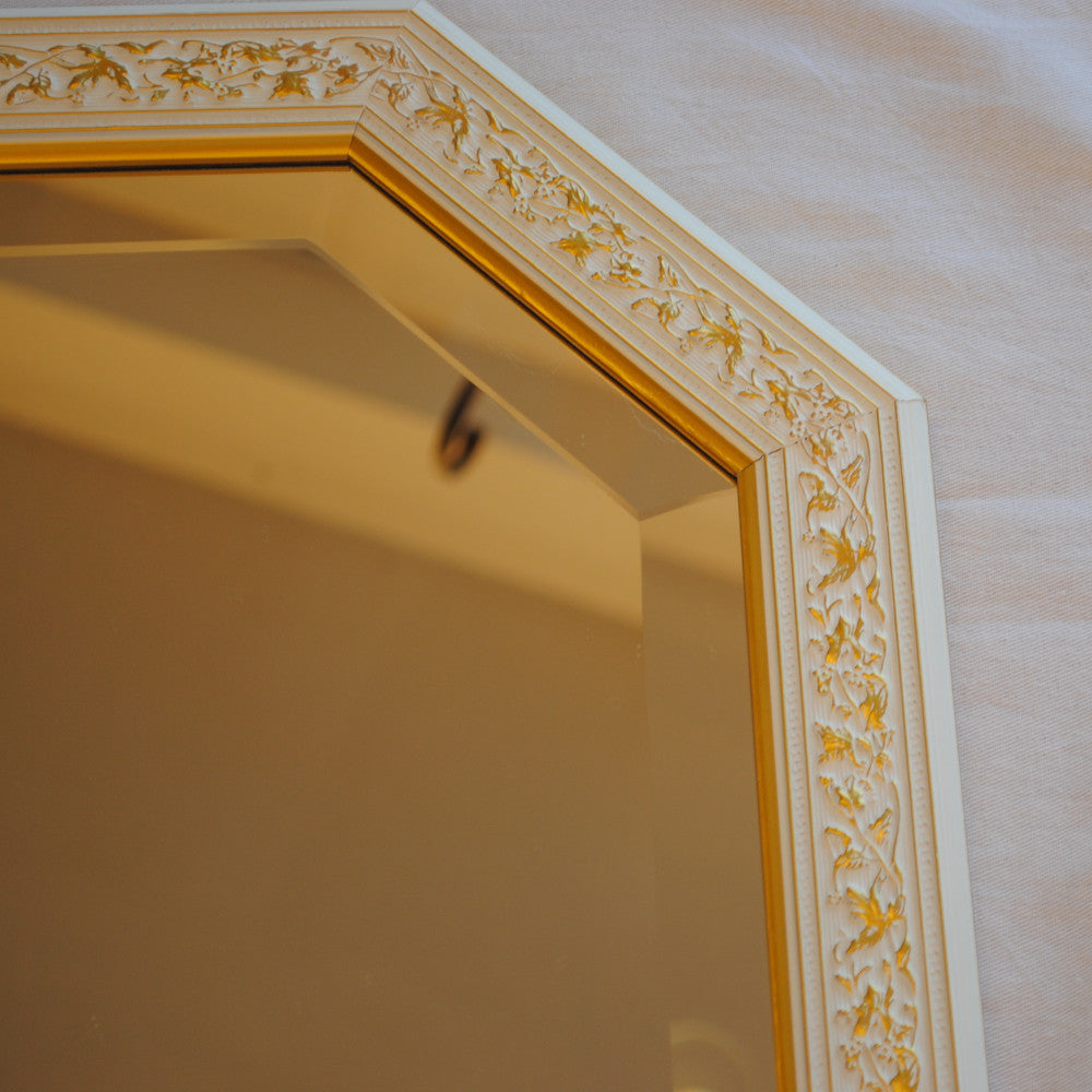 ウォールミラー おしゃれ 鏡 壁掛け 八角形 隅切り 木製 ミラー OT 白 ホワイト ゴールド アンティーク イタリア製 ベルトーチ BERTOZZI 808839