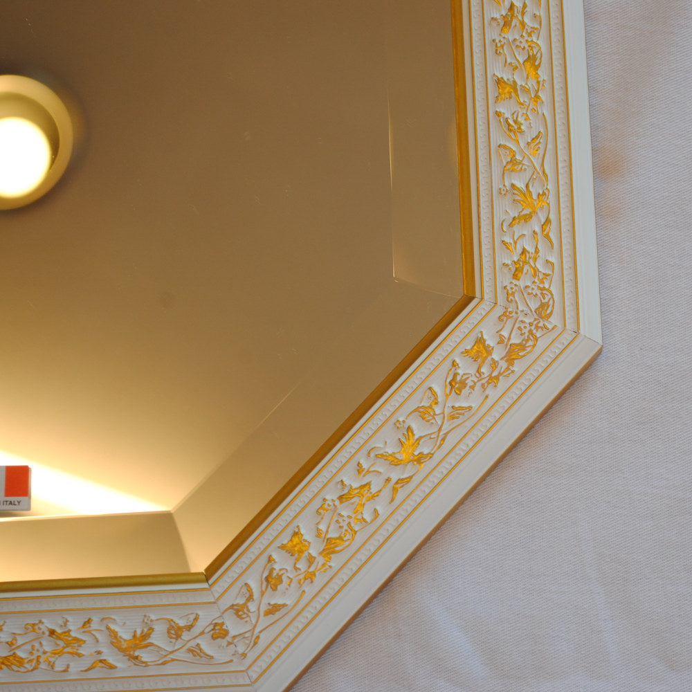 ウォールミラー おしゃれ 鏡 壁掛け 八角形 隅切り 木製 ミラー OT 白 ホワイト ゴールド アンティーク イタリア製 ベルトーチ BERTOZZI 808839