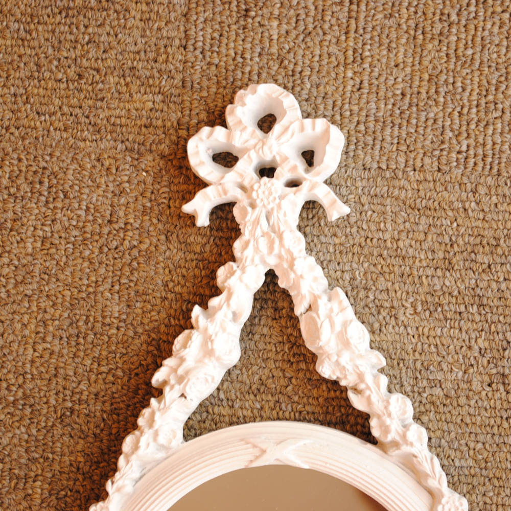 壁掛け鏡 リボン デコレーションミラー ホワイトミラー 鏡 かわいい 壁掛け アンティーク風 フレンチ風 フランス風 883018 WH